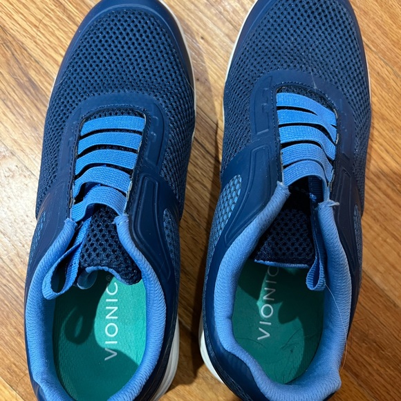 Vionic Reign slip on sneakers 7.5 wide - Picture 4 of 5